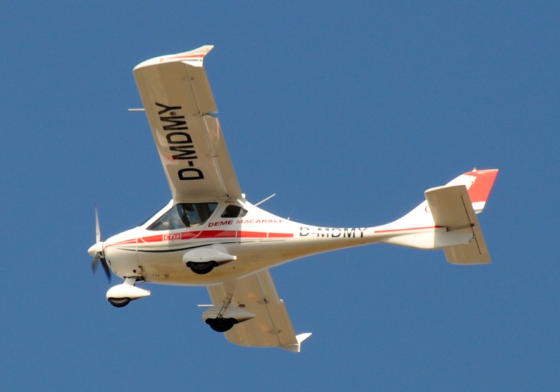 Aeroportul Oradea - Septembrie 2011 Omr410