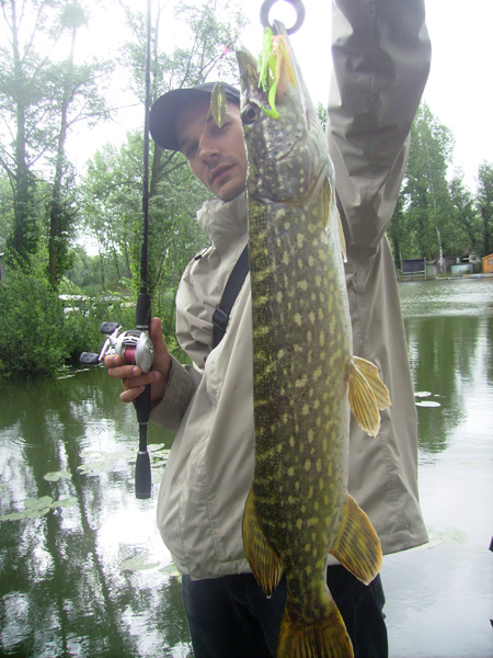 JUILLET 2008 - Page 11 70esox10