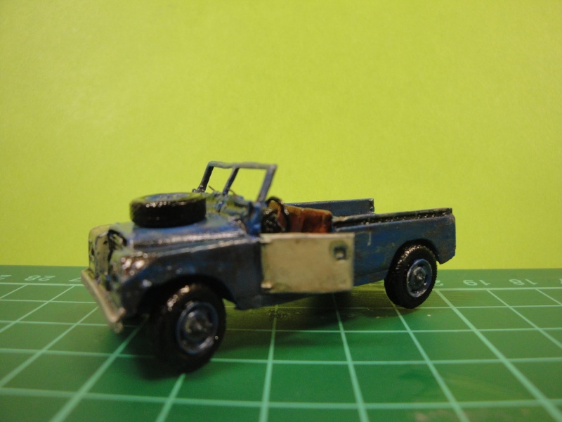 [chrono Avril 2012] ( model miniature) Land Rover + M-40  FINI ! - Page 2 00123
