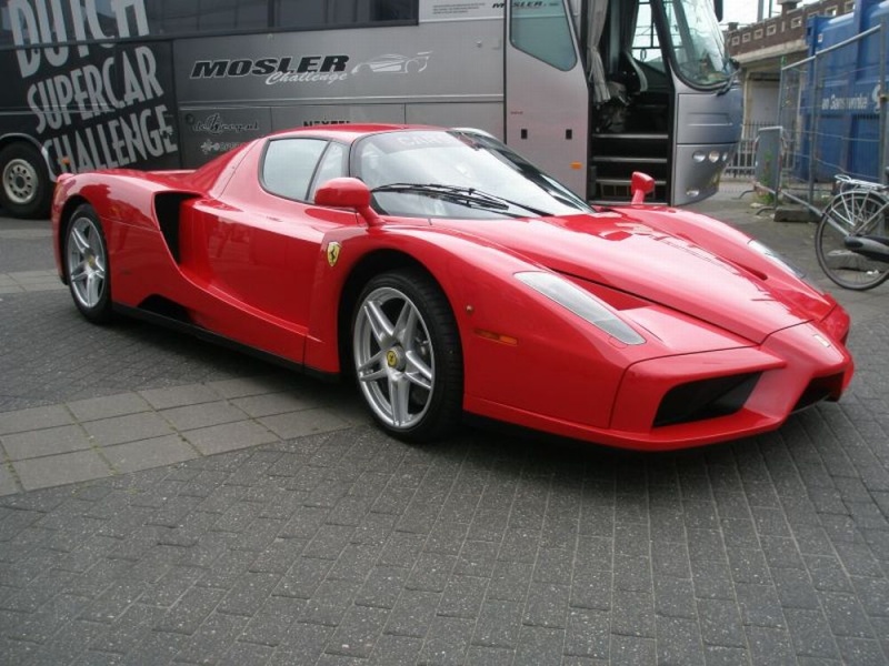 Ferrari Enzo.^ 210