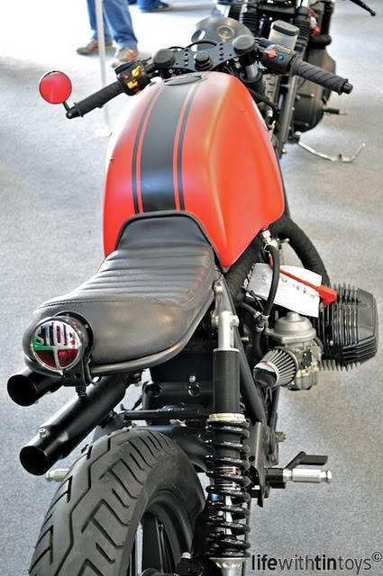 C'est ici qu'on met les bien molles....BMW Café Racer - Page 8 Rombo_11