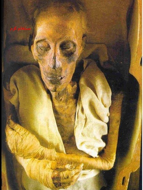 الثوار يبثون صورة لجثة القذافي Feraun10