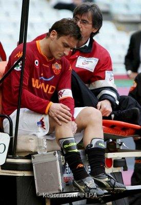 توتي نجم فريق روما يخضع لعملية جراحية في الركبة Toti10