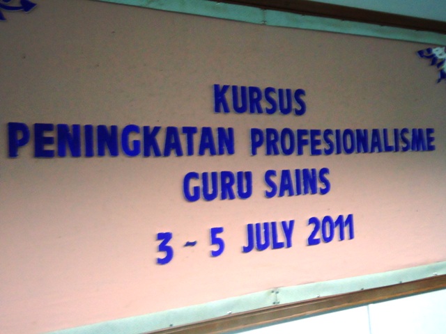 Kursus Peningkatan Profesionalisme Guru Sains -Likas Square 3-5julai2011 Dsc05611