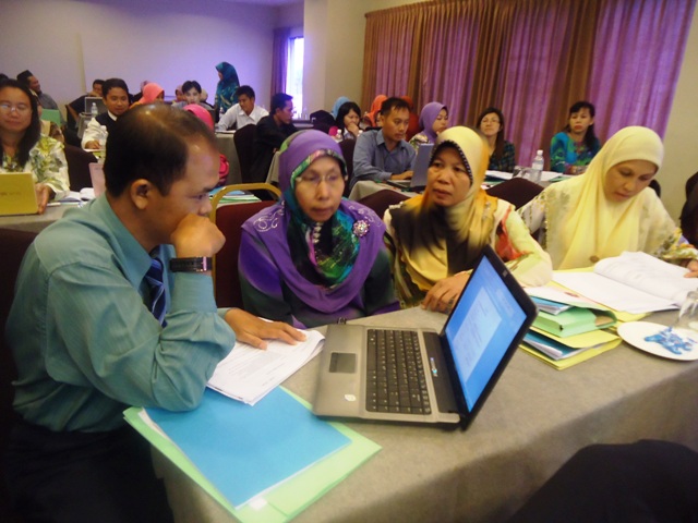 Kursus Pemantapan Pedagogi Guru Sains & Matematik (Kreativiti Dlm P&P) 2011 bg Daerah Beaufort, Sipitang & Kuala Penyu Dsc05617