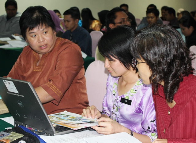 Kursus Peningkatan Profesionalisme Guru Sains -Hotel Perkasa, Keningau 17-19julai2011 - Page 2 Img_4428