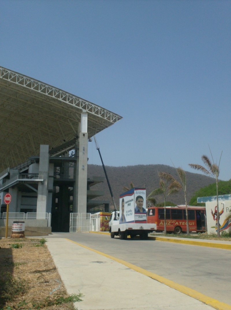 :Estadio General Jos Antonio Anzotegui-Puerto La Cruz:   2 - Pgina 10 Hpim2411