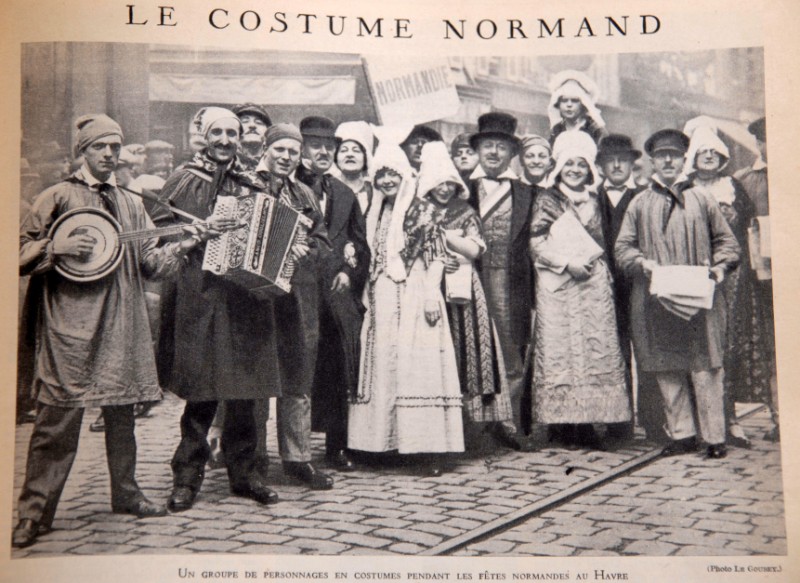 En possession de documents familliaux sur P Durécu / Recherche de stèle / Troupe de danse normande Costum10