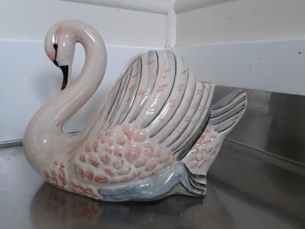 Hand decorated 2066 Large Swan 2066_10