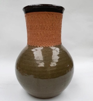 Who made the Brick Clay Vases?  Well it certainly wasn't Olive Jones !! It was Steenstra. Brick_10