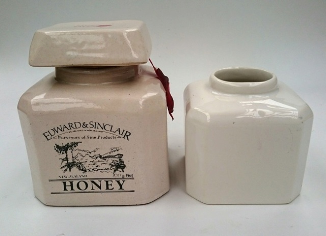 CL Shape  1376  honey pot for the gallery  Honey_10