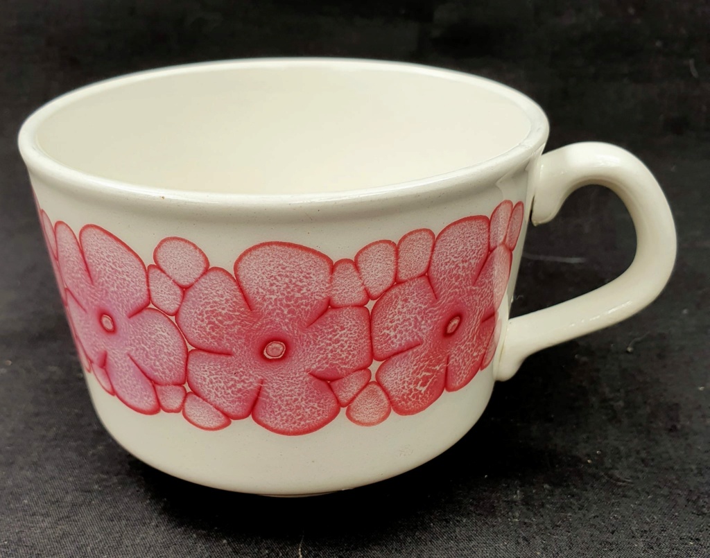 shape - Pink Flowers on a Shape 3033 cup Pink_f12