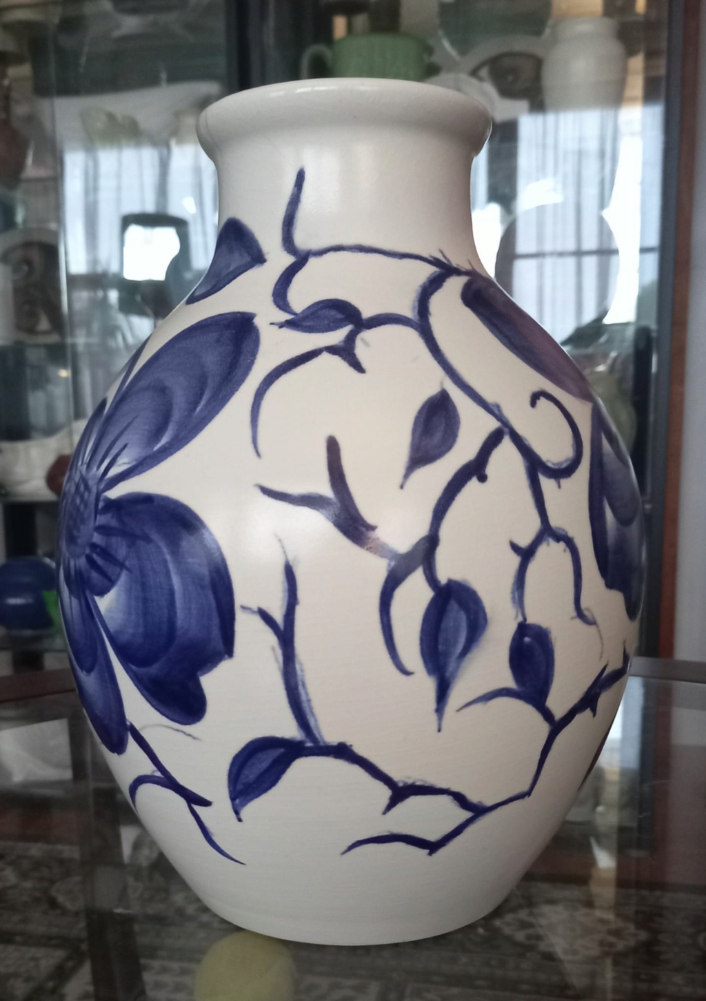 Steenstra 26cm pot decorated by Eileen Machin Steens22