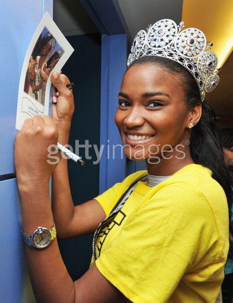  MISS UNIVERSE 2011 OFFICIAL THREAD: Leila Lopes (Angola) - Page 7 39230310