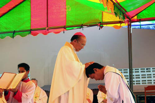 HMOOB CATHOLIC NYOB COB TSIB TEB (Hmong Catholic Vietnam) - Page 2 Pic_7_10