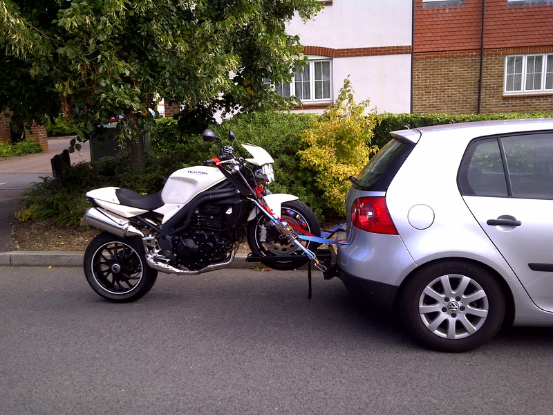 Tracter sa moto sans remorque...
