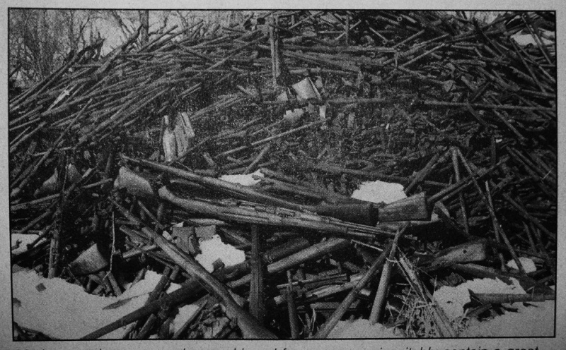 photo d'époque : une montagne de Luger, Mauser C.96. Reichrevolver... Cimg4211