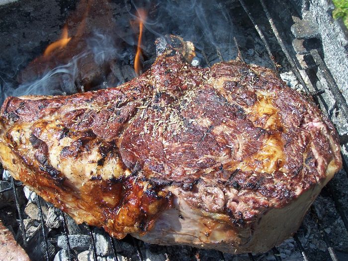 Une bonne côte à l'os au Barbecue - Le classique