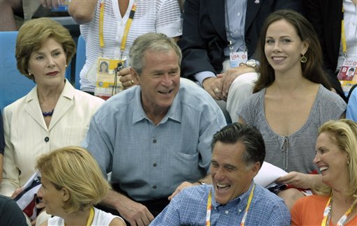 US Presidential hands: Mitt Romney vs. Barack Obama! Ap080810