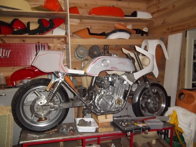 AVANT PROJET DE CAFE RACER SUR CBX 750 Photo198