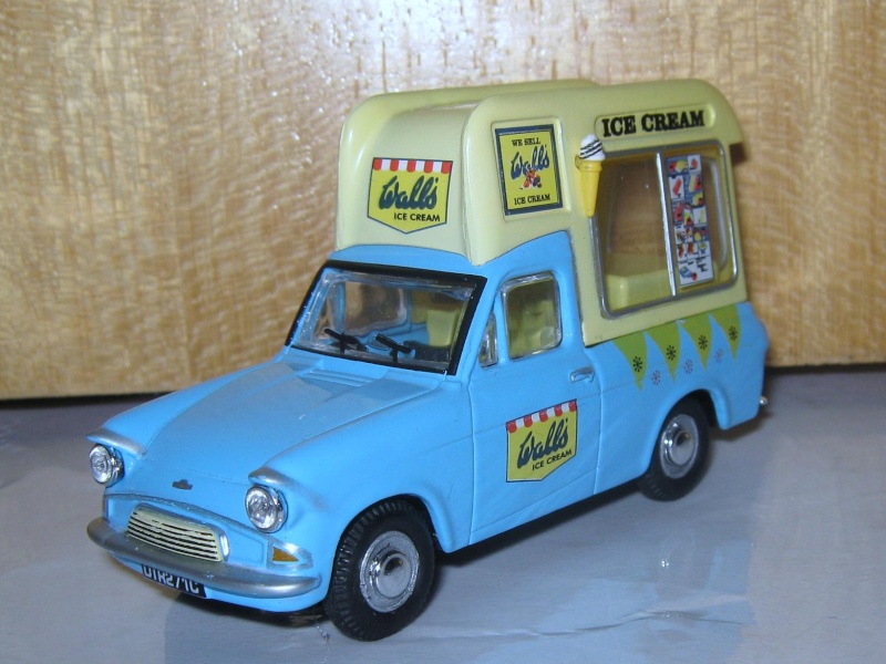 Ford Thames (Anglia) Walls Ice Cream van Ox_ang12