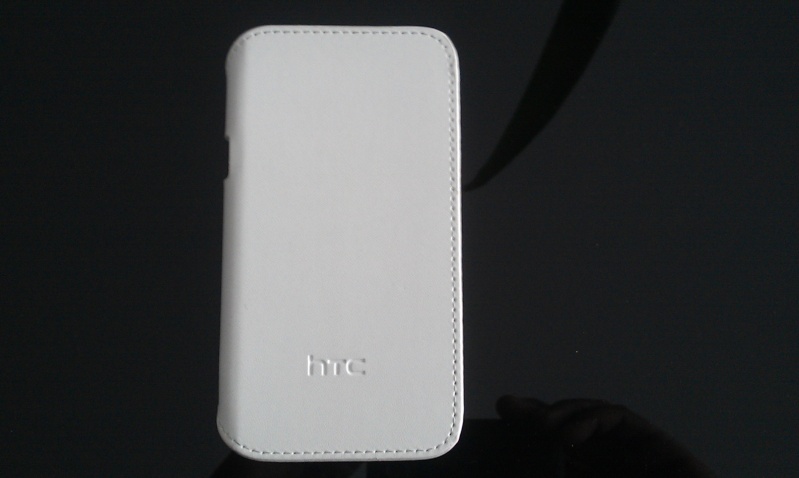 [PHOTO/VIDEO] HTC One X Coque transparente et rabat blanc HC V701 Imag0214