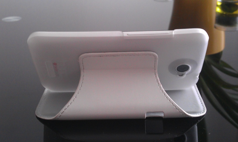 [PHOTO/VIDEO] HTC One X Coque transparente et rabat blanc HC V701 Imag0220