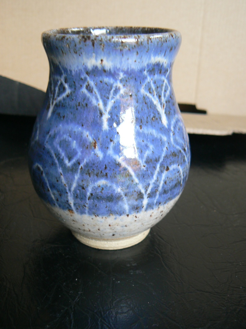 Little man mark? on blue stonewear vase,any ideas? 2a120112