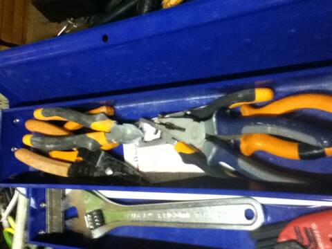 Caisse métal 137 outils pince tenaille clé burin testeur douille ma