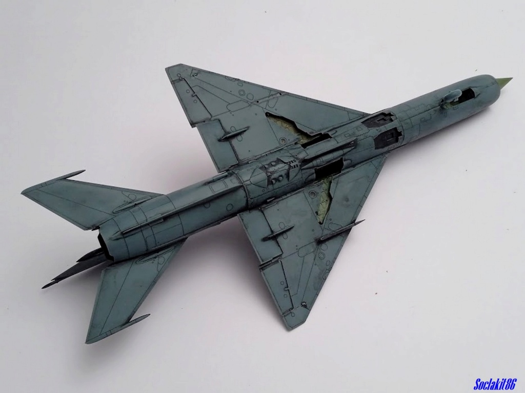 [base Eduard] 1/48 - Mikoyan-Gourevitch MiG-21 PFS Izdeliye 94 "Fishbed F"  02103