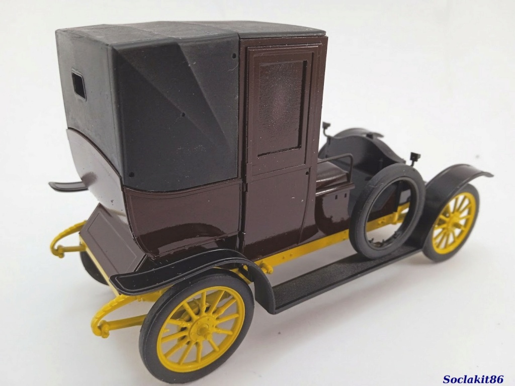1/24 - Fil Rouge 2023 - Taxi Renault AG model 1910 - Heller 30705  3830