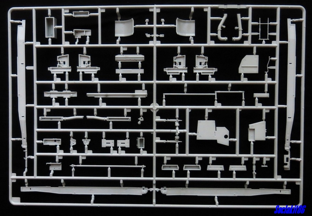 * 1/35 - A-222 Bereg  -        Trumpeter  4710