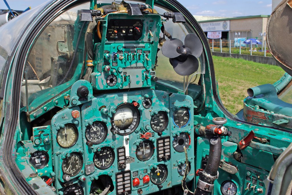 1/48 - MiG-21 UM Mongol B - Trumpeter 65094810
