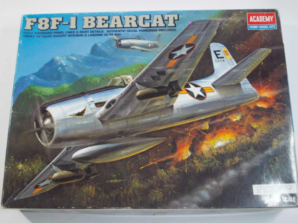 1/48  - F8F Bearcat - Academy   Acad_010