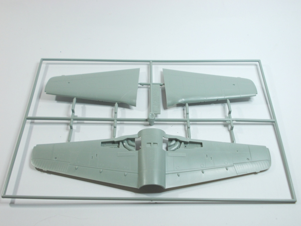 1/48 - F8F Bearcat - Academy Acad_014