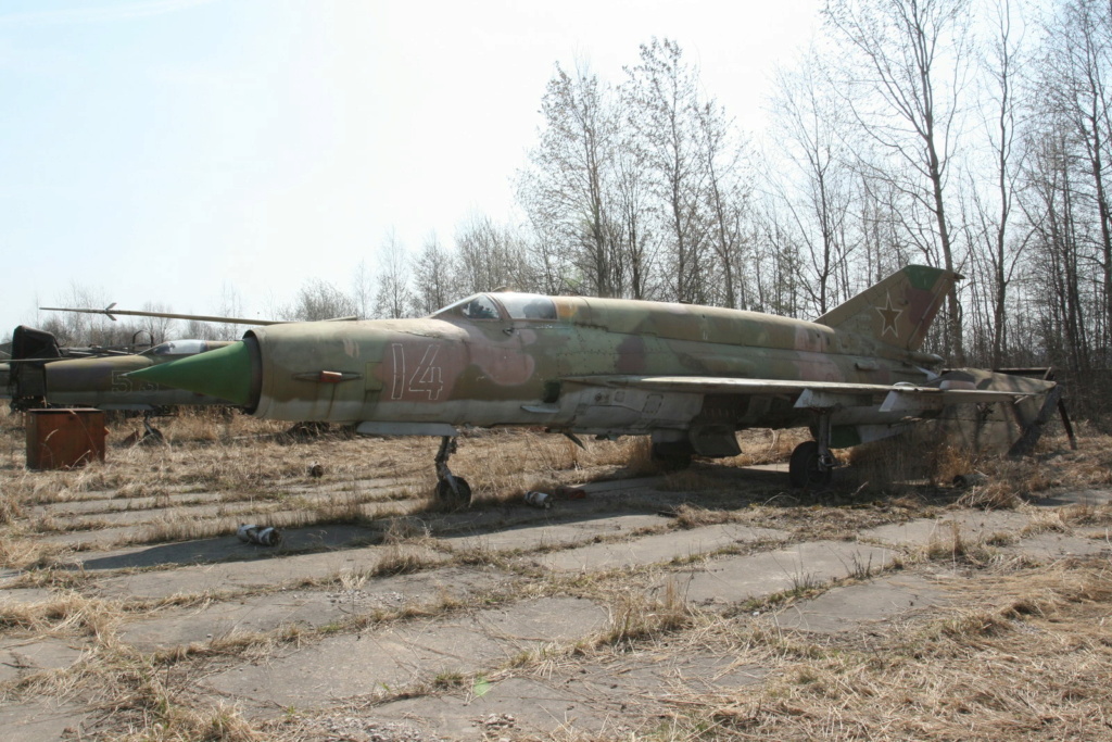 *1/48   MiG-21 PFS Izdeliye 94A Fishbed F   Eduard + Bidouille - Page 4 Ap_mig17