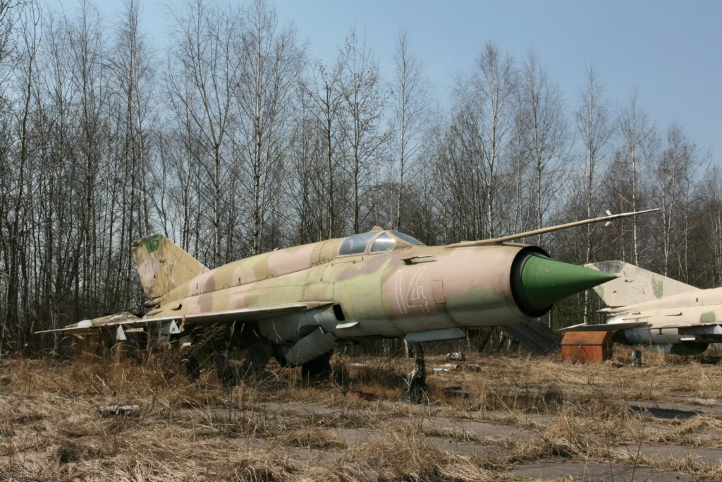  * 1/48 - MiG 21 MT Izdeliye 96B s.n 96.40.14 - Eduard W.E - Page 2 Ap_mig20