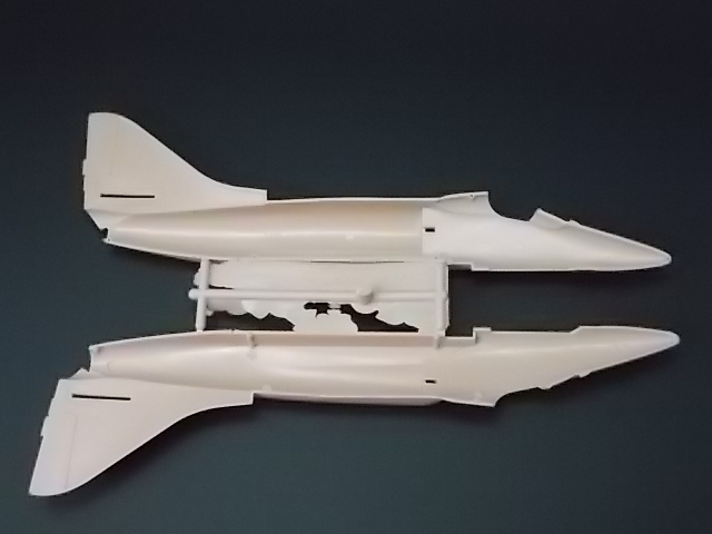 Douglas A-4 KU Skyhawk (Hobby World 1/48) Dscn1142