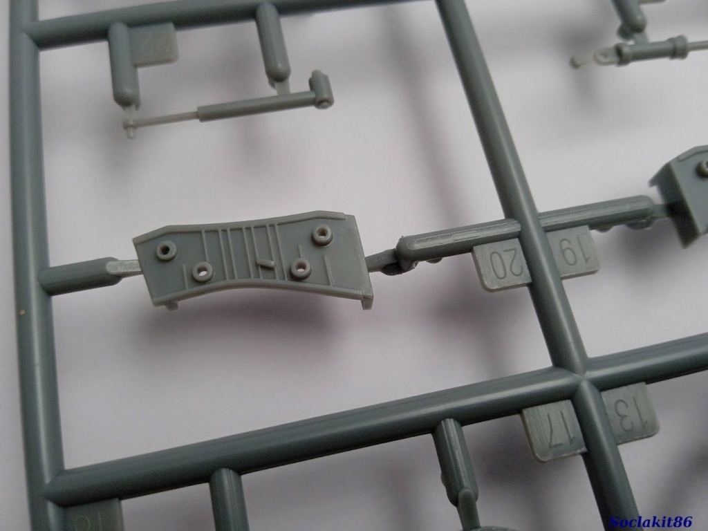 1/48 - Chance Vought F4U-1 Corsair "Birdcage" Late - Hobby Boss 80382 Ee10