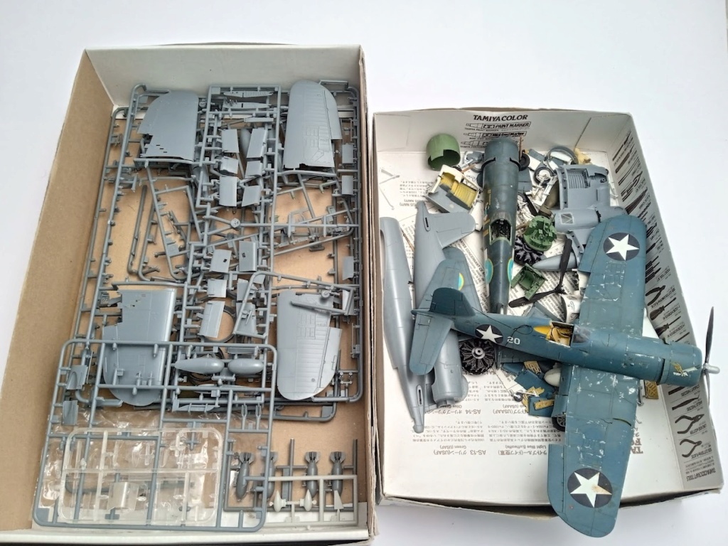 Double montage 1/48 : [bases Hobby Boss et Tamiya] Chance-Vought F4U-1 & F4U-2 Corsair "Birdcage"    Img_2258