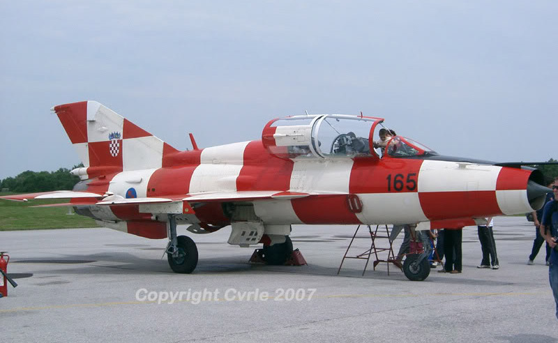 1/48 - MiG-21 UM Mongol B - Trumpeter Mig-2111