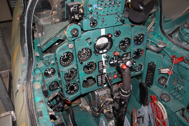 1/48 - MiG-21 UM Mongol B - Trumpeter Mig_2112