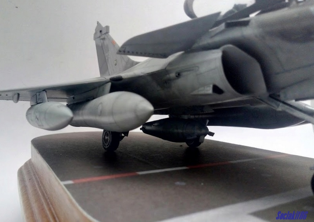 1/48 - What If d'un Rafale Marine Biplace - Revell et Hobby Boss - Page 3 N_10310