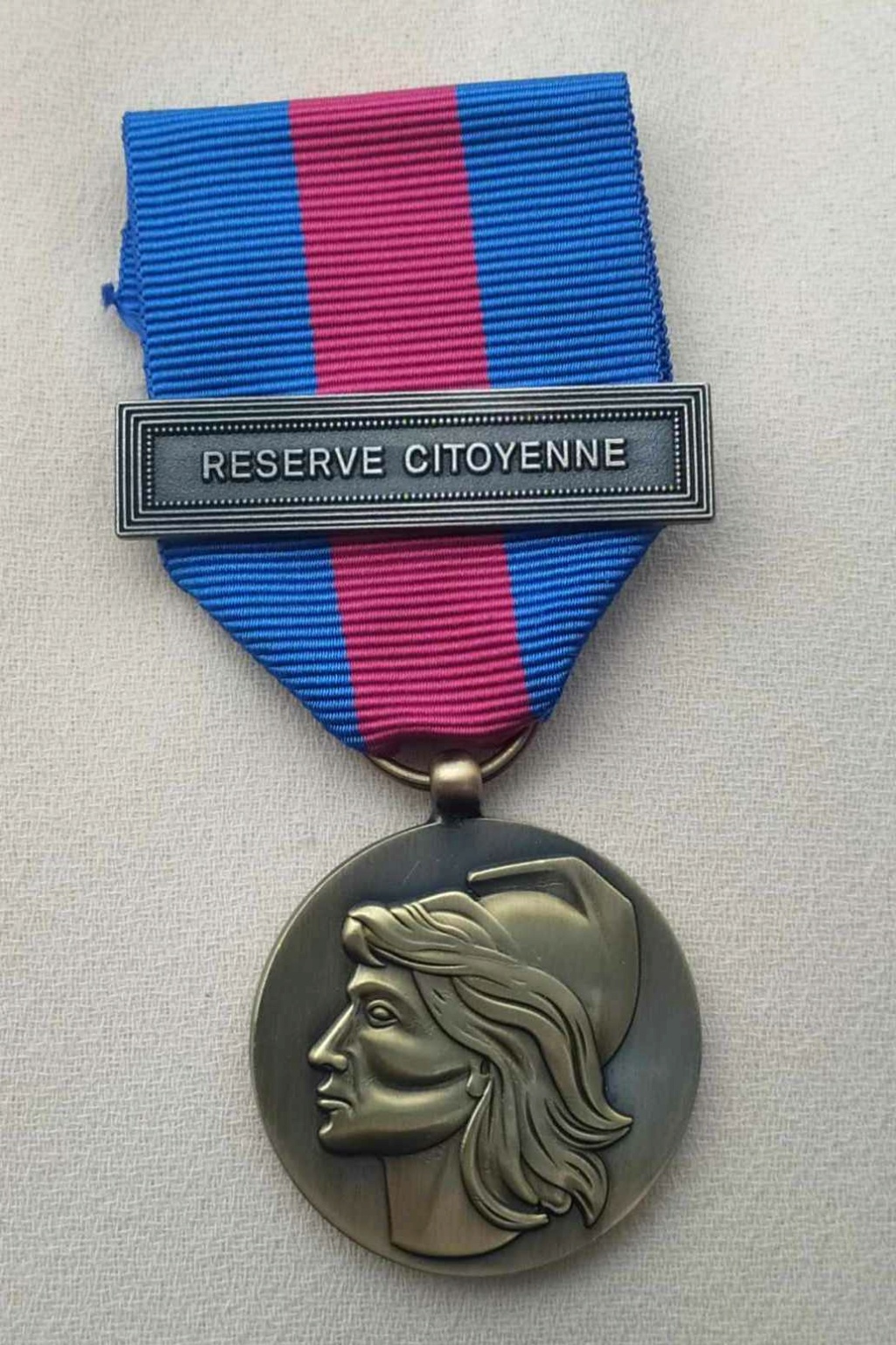 La médaille des réservistes volontaires de défense et de sécurité intérieure 36110211