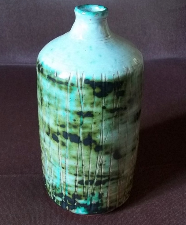 Bottle vase AM mark 100_3946