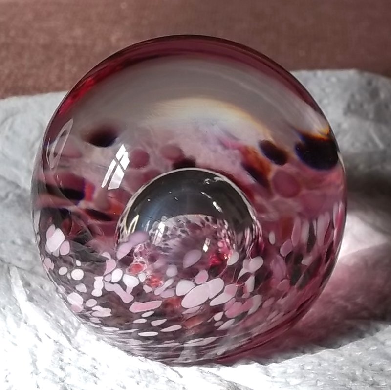 Small signed paperweight - Cowdy 100_4536