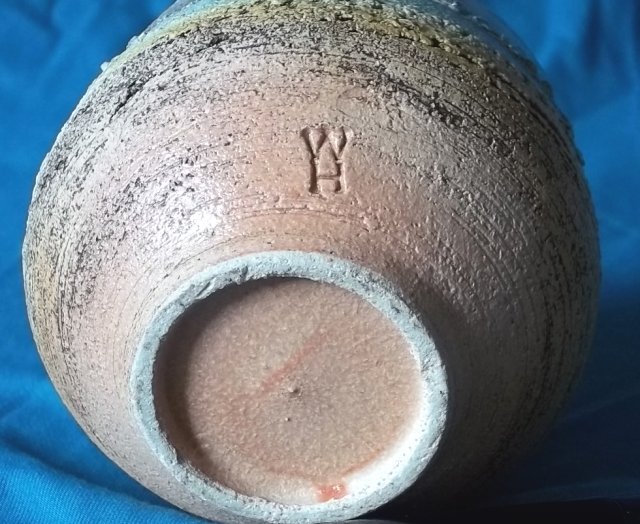 Textured studio pot, WH mark - White House Pots, Cumbria   100_4683