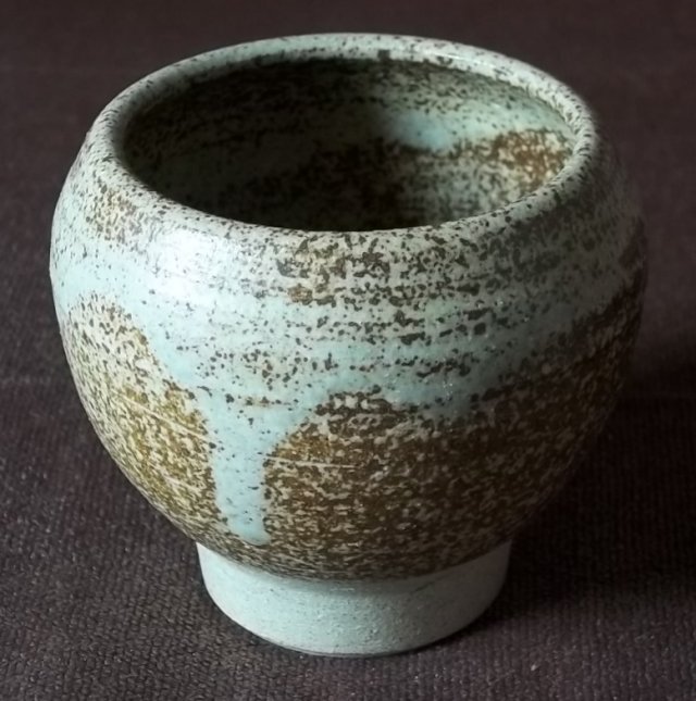 Stoneware teabowl/sake cup - horseshoe with dots mark 100_4765