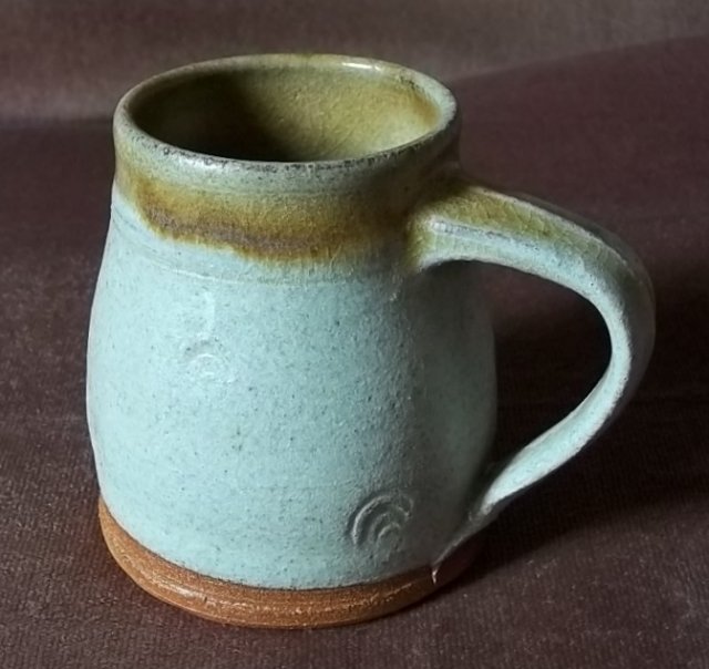 Stoneware mug Ls mark. 100_4894