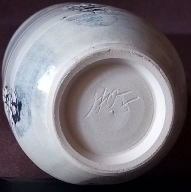 Porcelain beaker with incised mark 100_4954